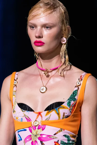 Look 76